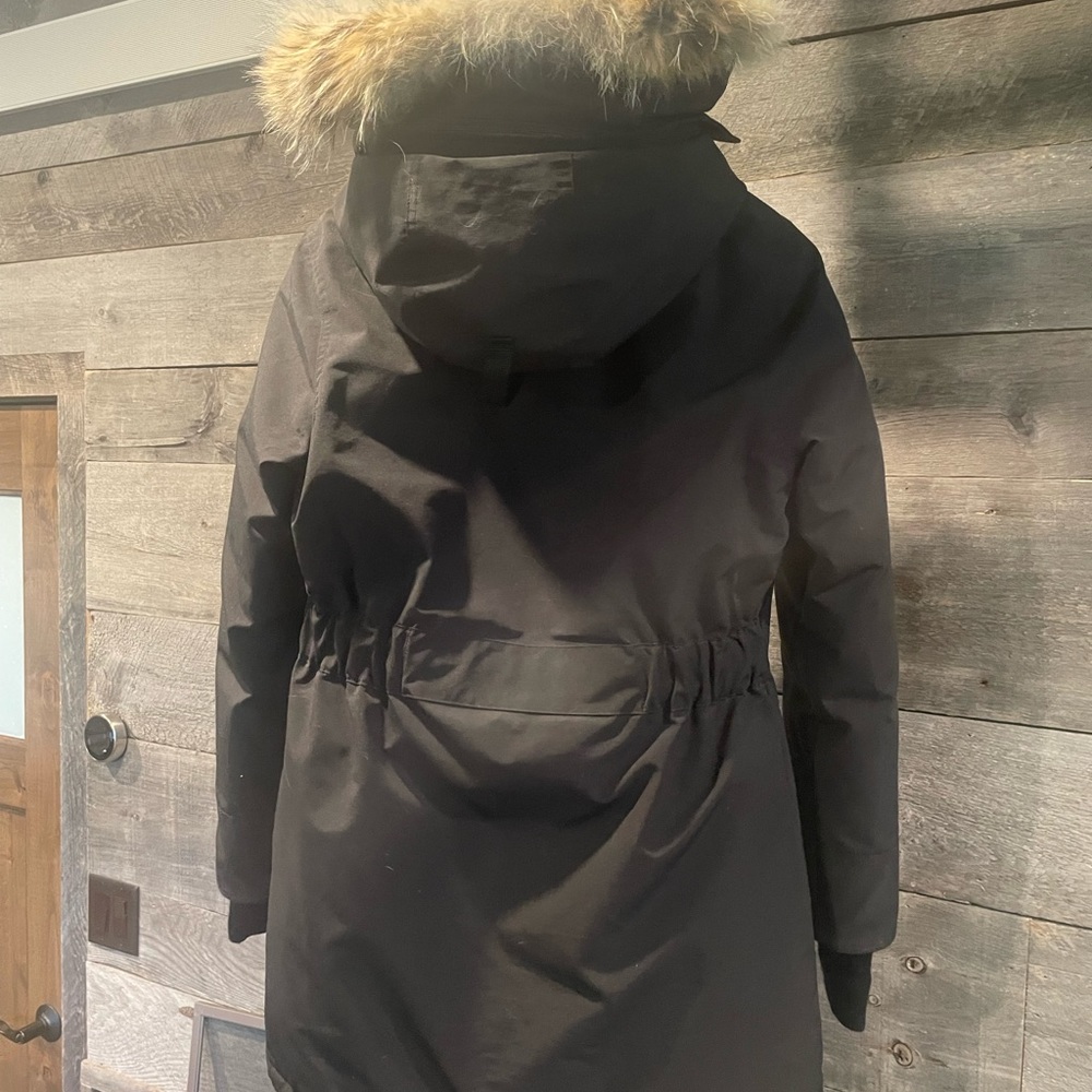 Womens Canada Goose jacket.  3/4 length.  Size MEDIUM.